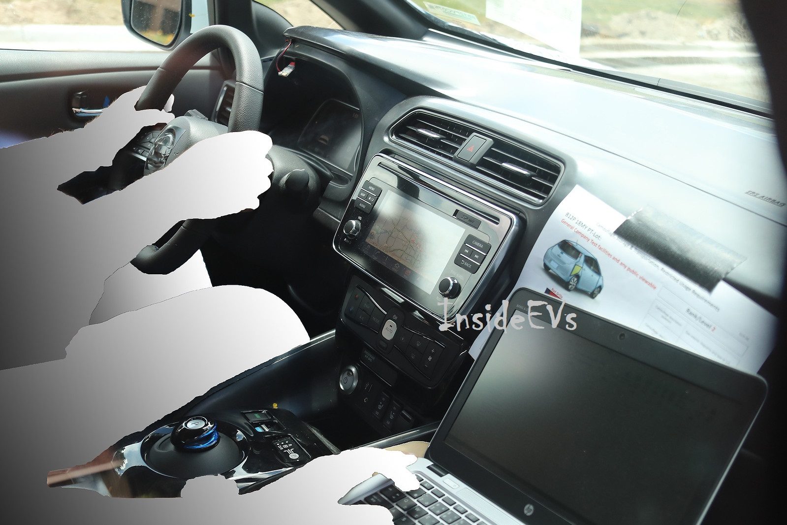 2018-nissan-leaf-spyshot-interior-1.jpg