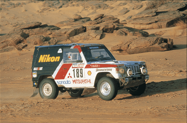 1985-Mitsubishi-Pajero-Dakar-02.png