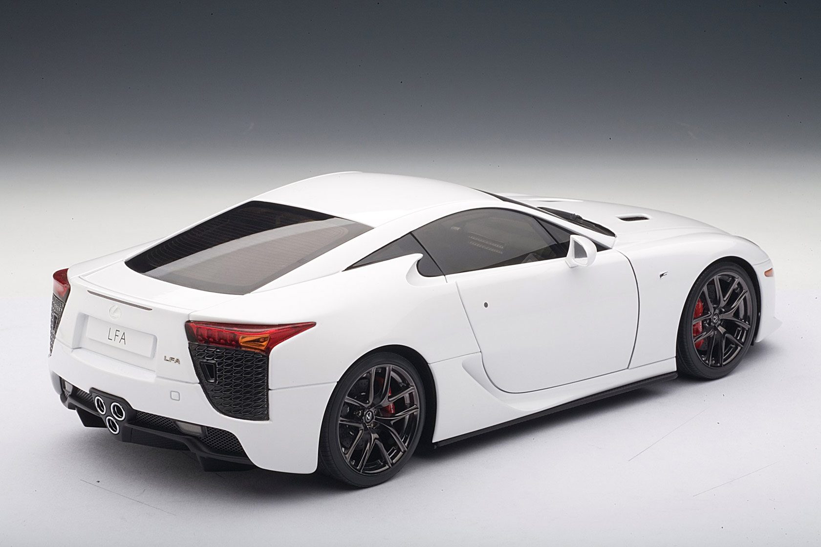 autoart-lexus-lfa-diecast-model-10.jpg