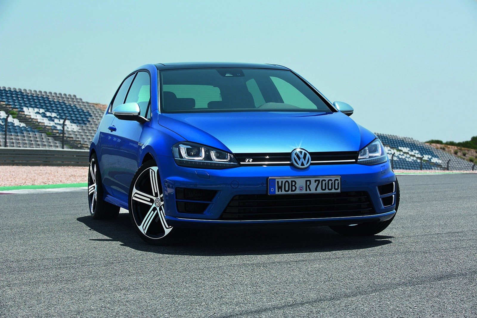 Volkswagen-Golf-R-1%25255B3%25255D.jpg