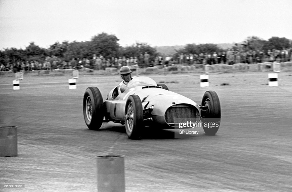 peter-walker-in-a-brm-p15-v16-finished-7th-in-british-gp-silverstone-picture-id567807055