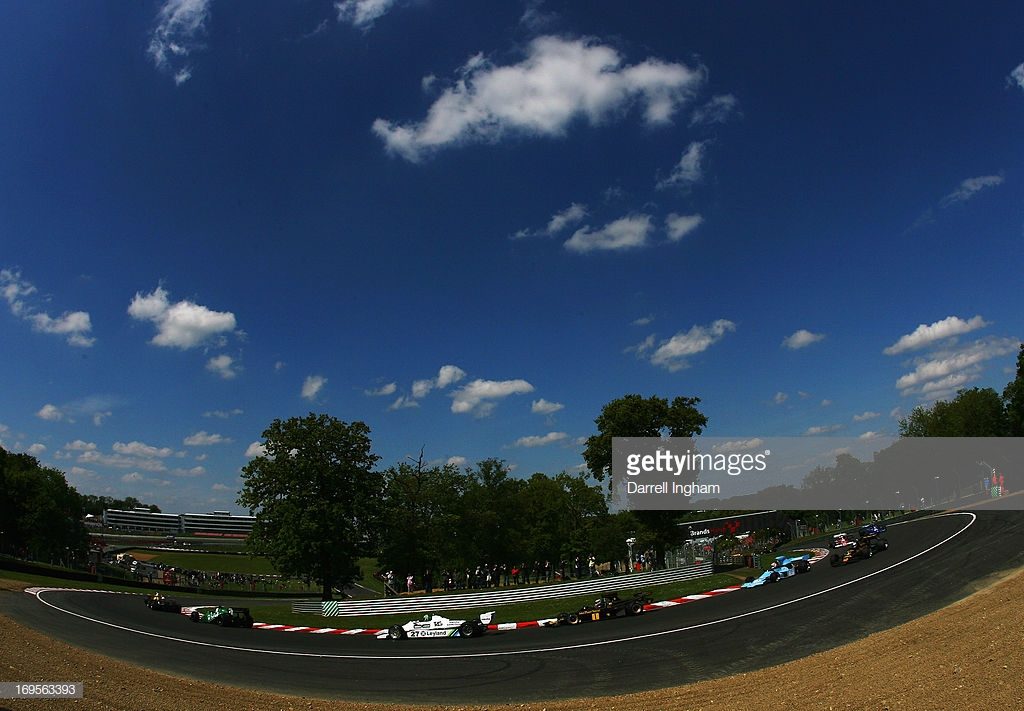 the-formula-1-field-rounds-druids-hill-bend-at-the-start-of-the-fia-picture-id169563393