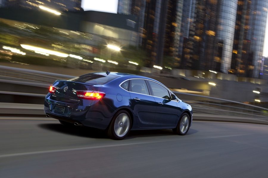 2013-Buick-Verano-Turbo-018_JPG_900x900_q100.jpg