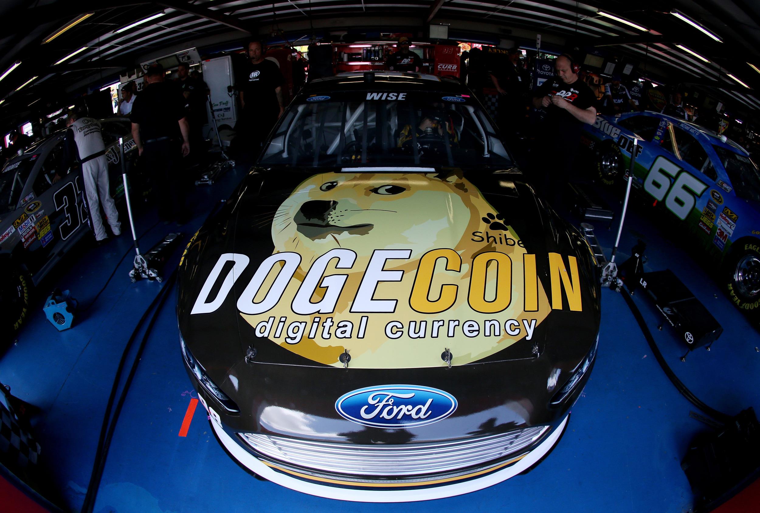 140513-dogecoin_nascar-0951_de0d5a51bf80af973073d882c111f8fc.jpg