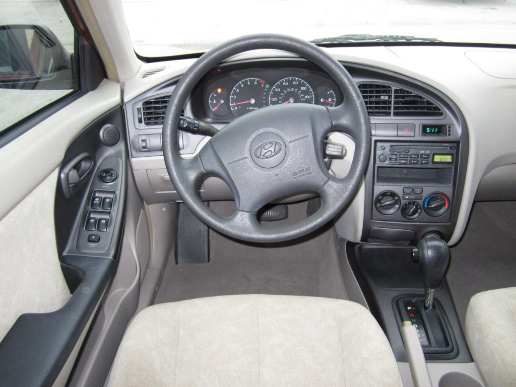 hyundai-elantra-2002-8.jpg