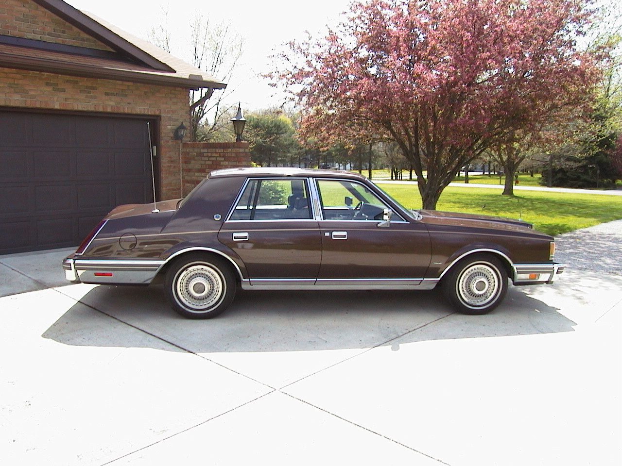 lincoln-continental-1983-1.jpg