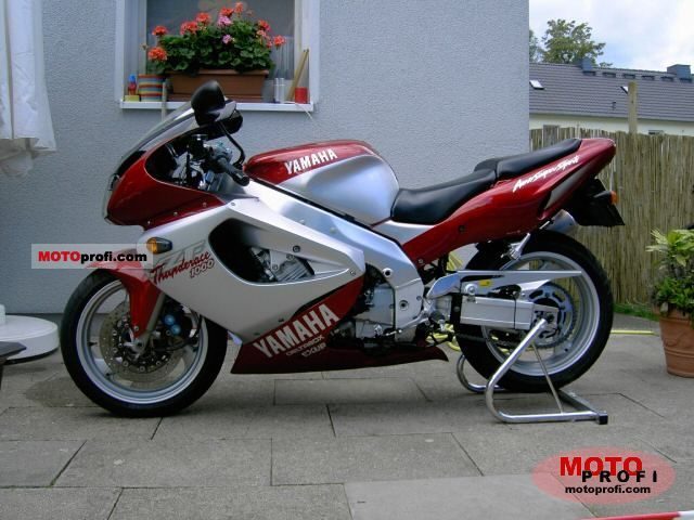 yamaha_yzf_1000_r_thunderace_1999_3_lgw.jpg