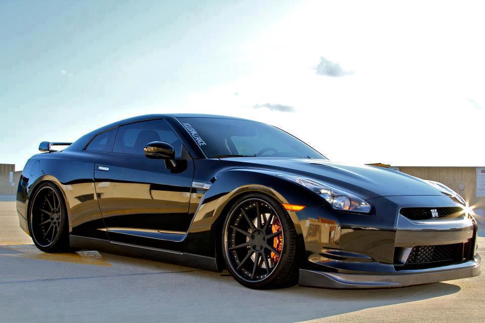 metallic-black-nissan-gt-r-10392.jpg