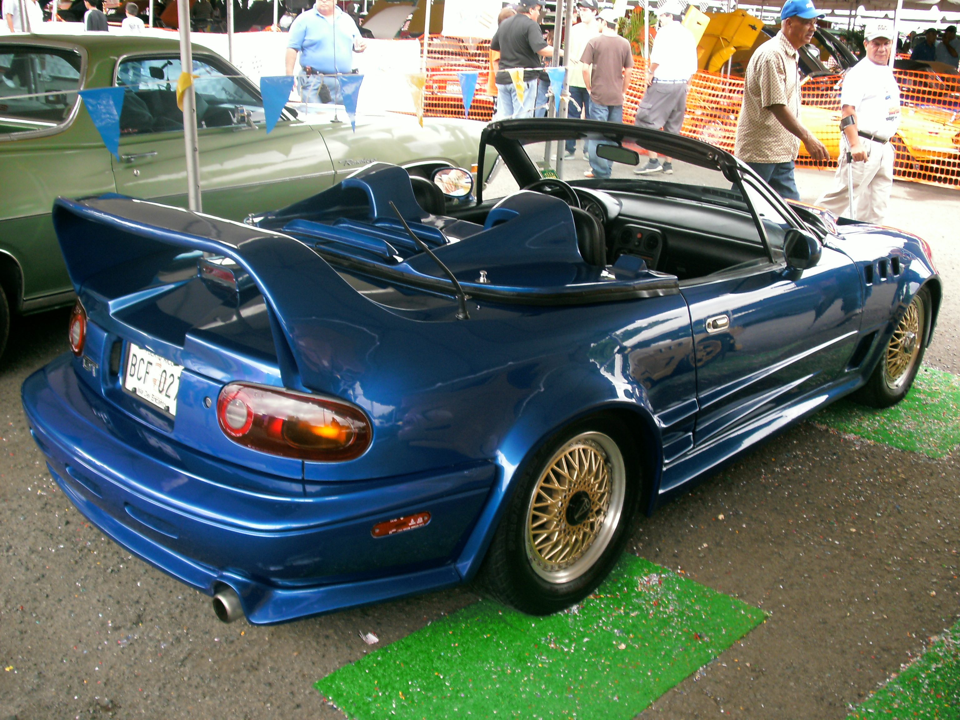 custom_mazda_miata_rear_by_lpagan401.jpg