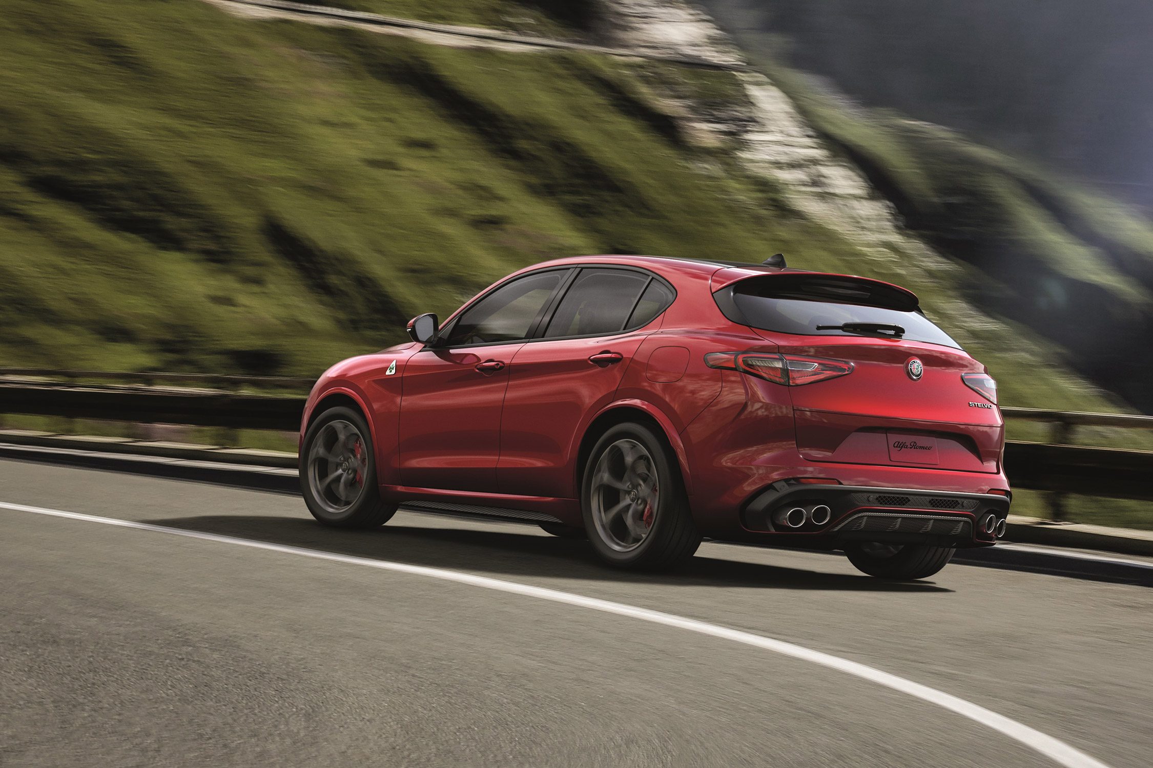 alfa-romeo-stelvio-quadrifoglio-110592.jpg