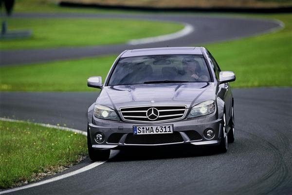 2008-mercedes-c63-amg-15_600x0w.jpg