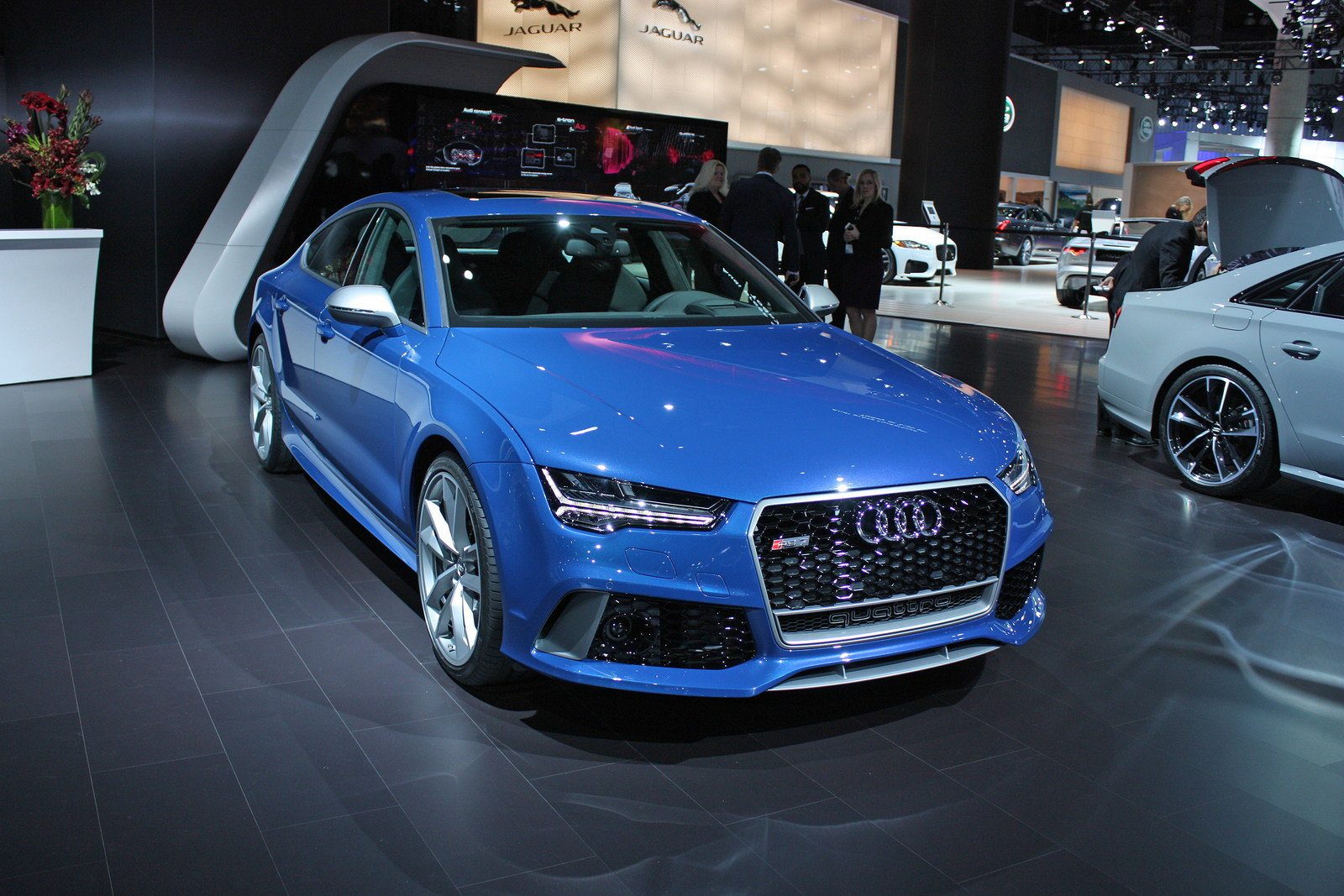 2016-audi-rs-7-sportback--3_1600x0w.jpg