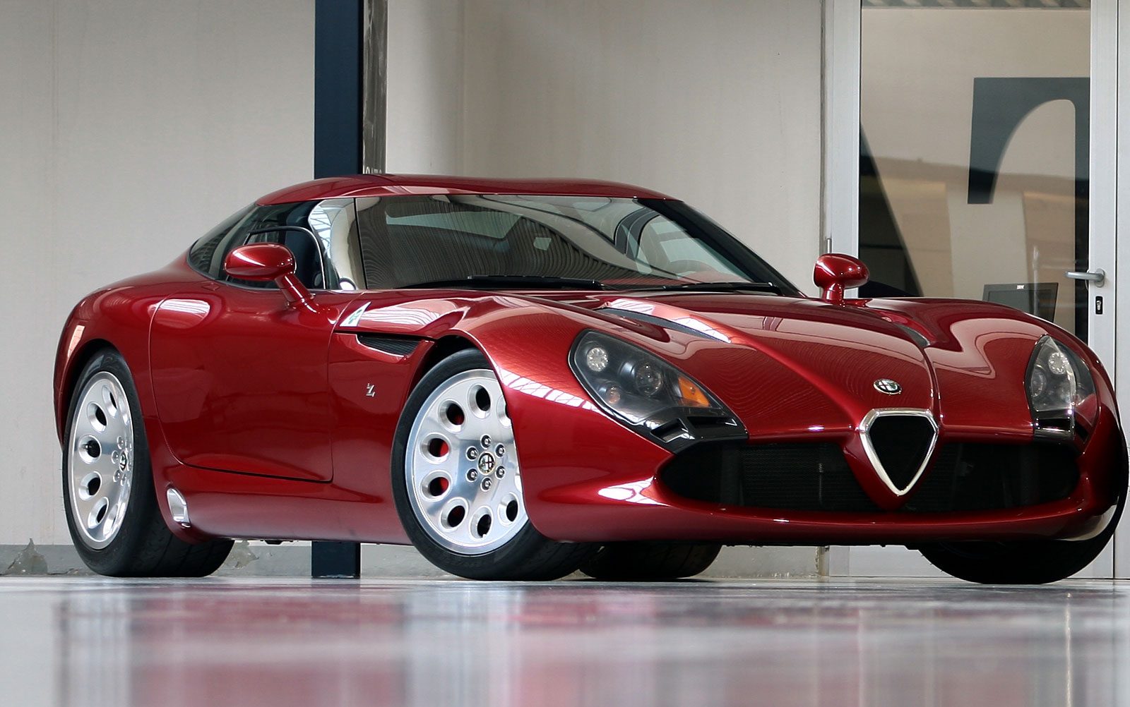 The-Alfa-Romeo-TZ3-Stradale-1.jpg