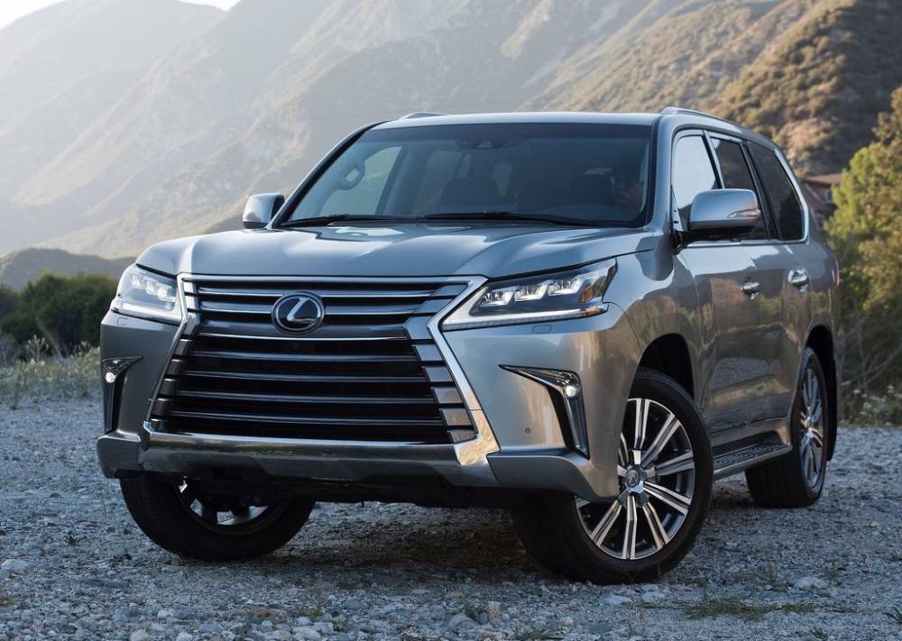 2017-Lexus-LX-570-front-view-headlights-grille-alloy-wheels.jpg