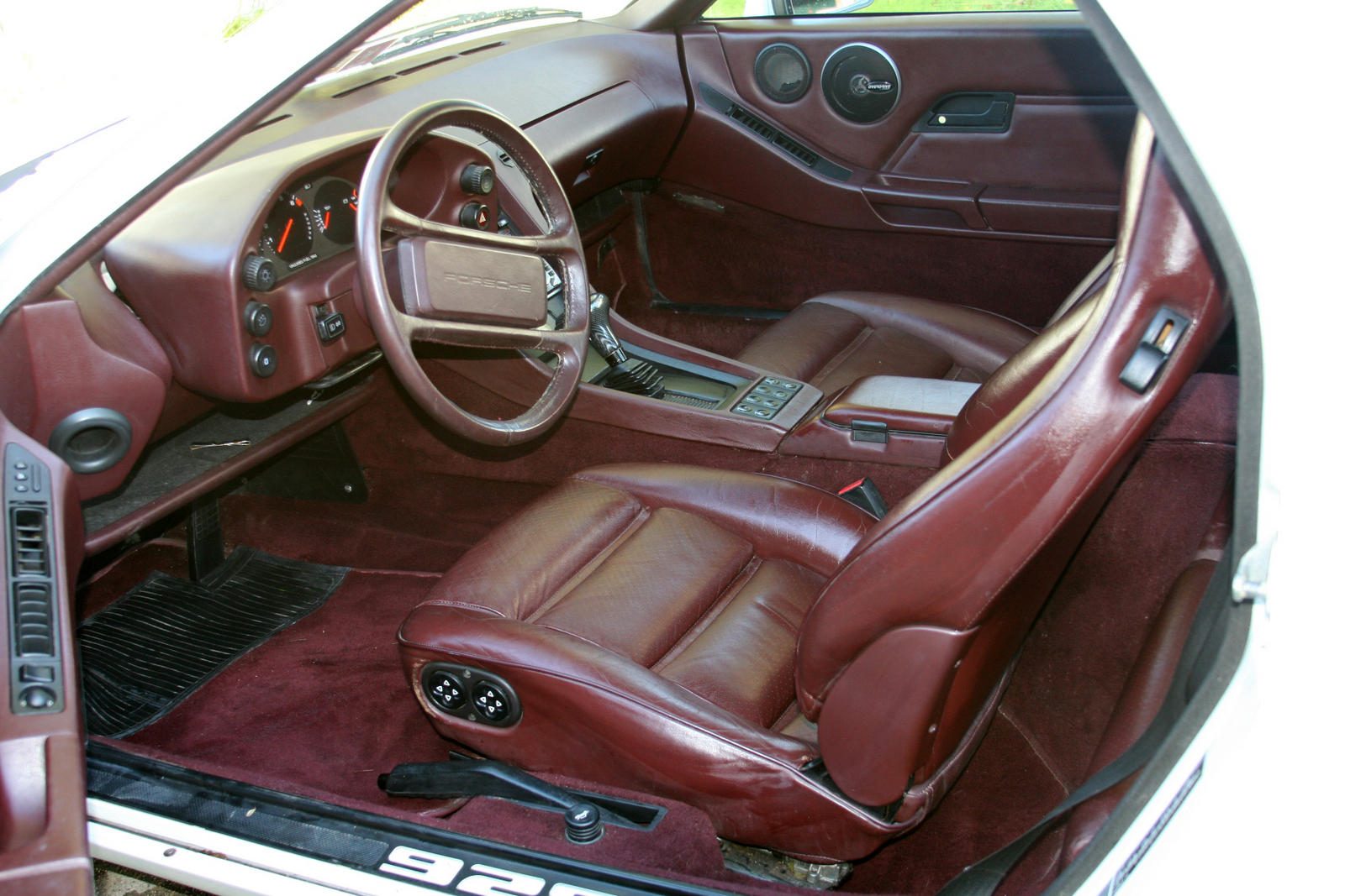 613285d1330875997-928-1988-928-s4-white-burgundy-interior-great-deal-driver-view.jpg