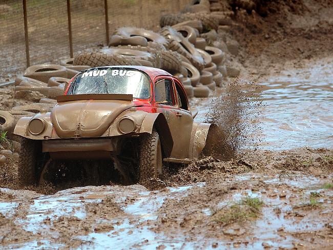 810288-mud-racing.jpg