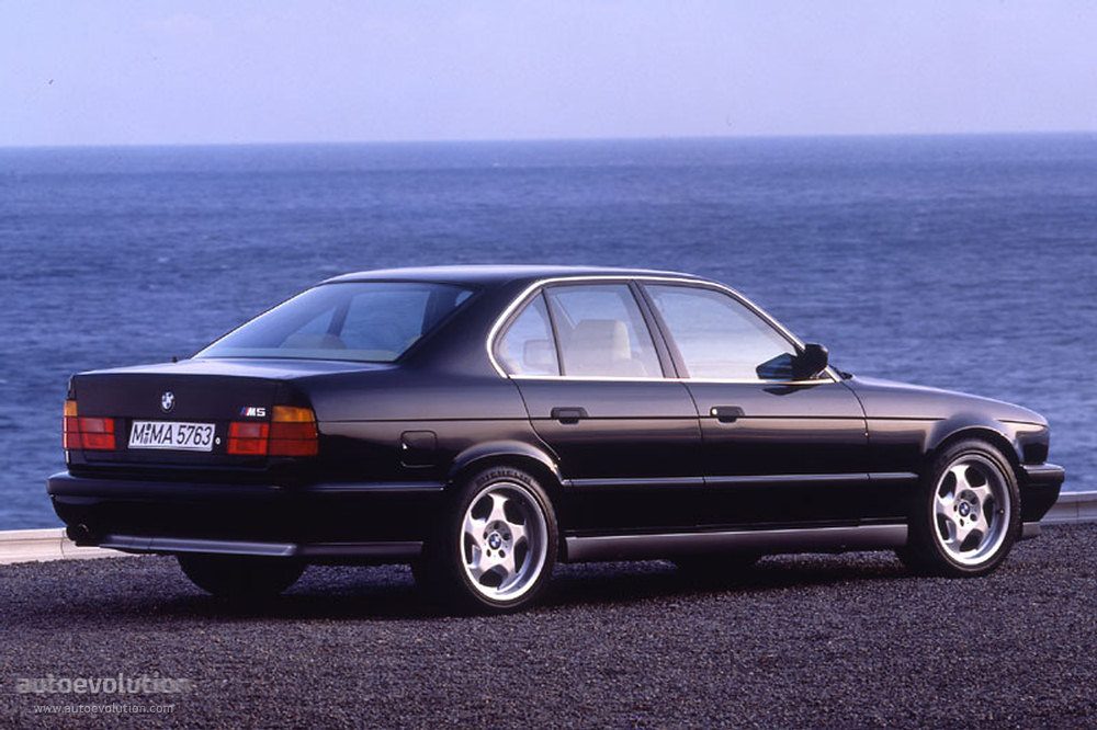 BMWM5-E34-Sedan-777_4.jpg