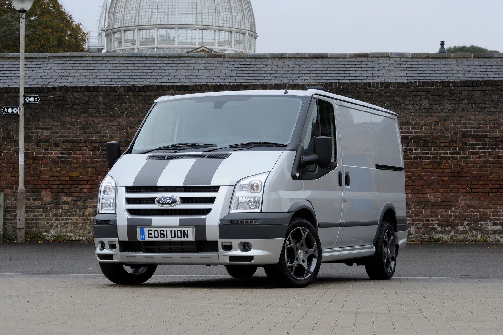 ford-transit-sportvan-new-special-edition-released-39120_1.jpg