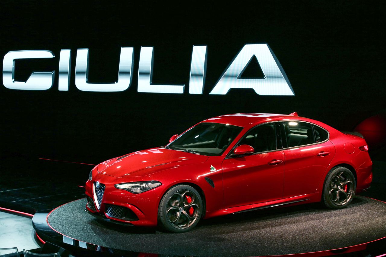 2016-alfa-romeo-giulia-tipo-952-quadrifoglio-verde-is-dressed-to-impress-video-photo-gallery_4.jpg