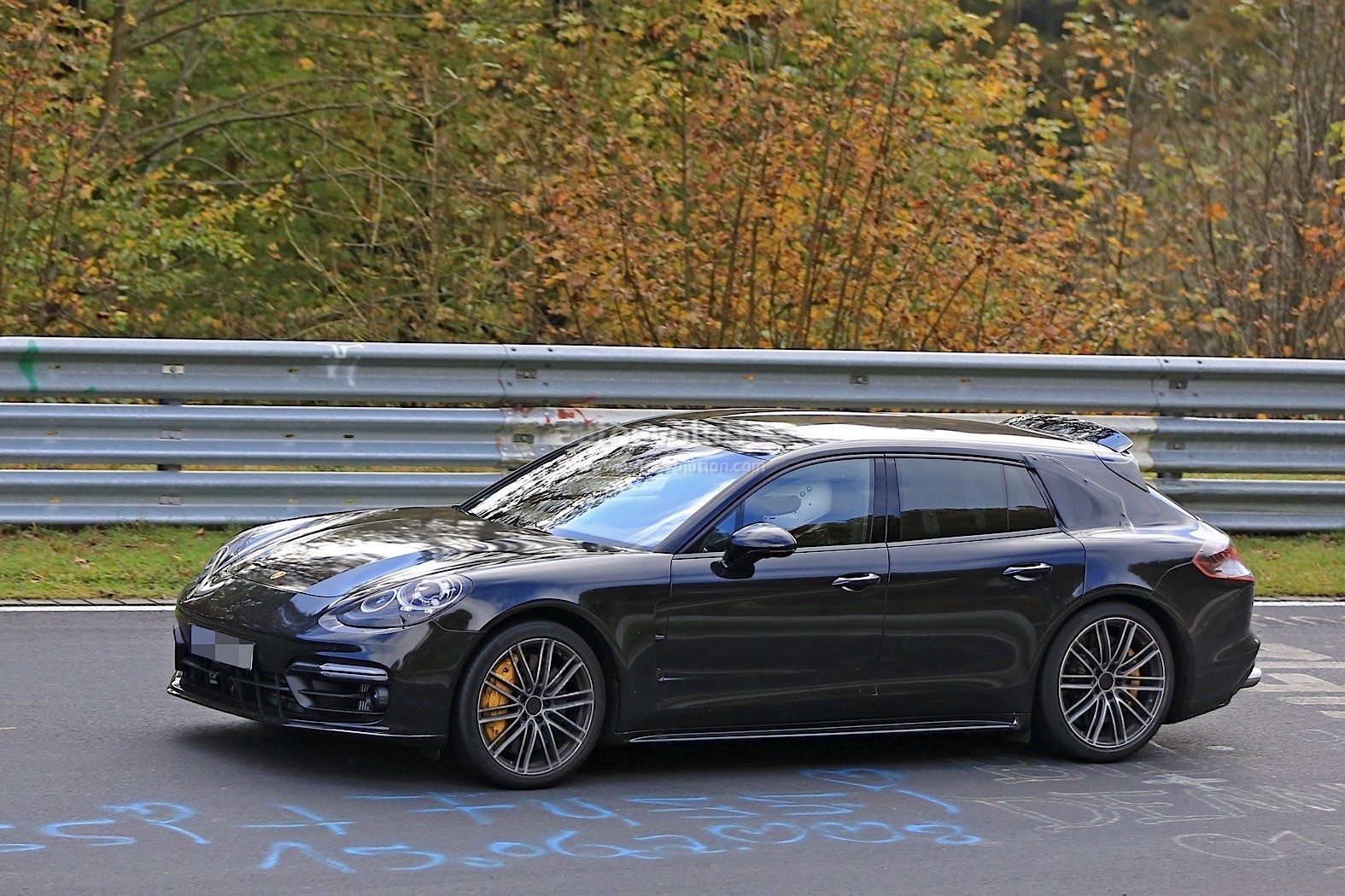 2018-porsche-panamera-sport-turismo-wagon-spotted-with-retractable-spoiler_3.jpg