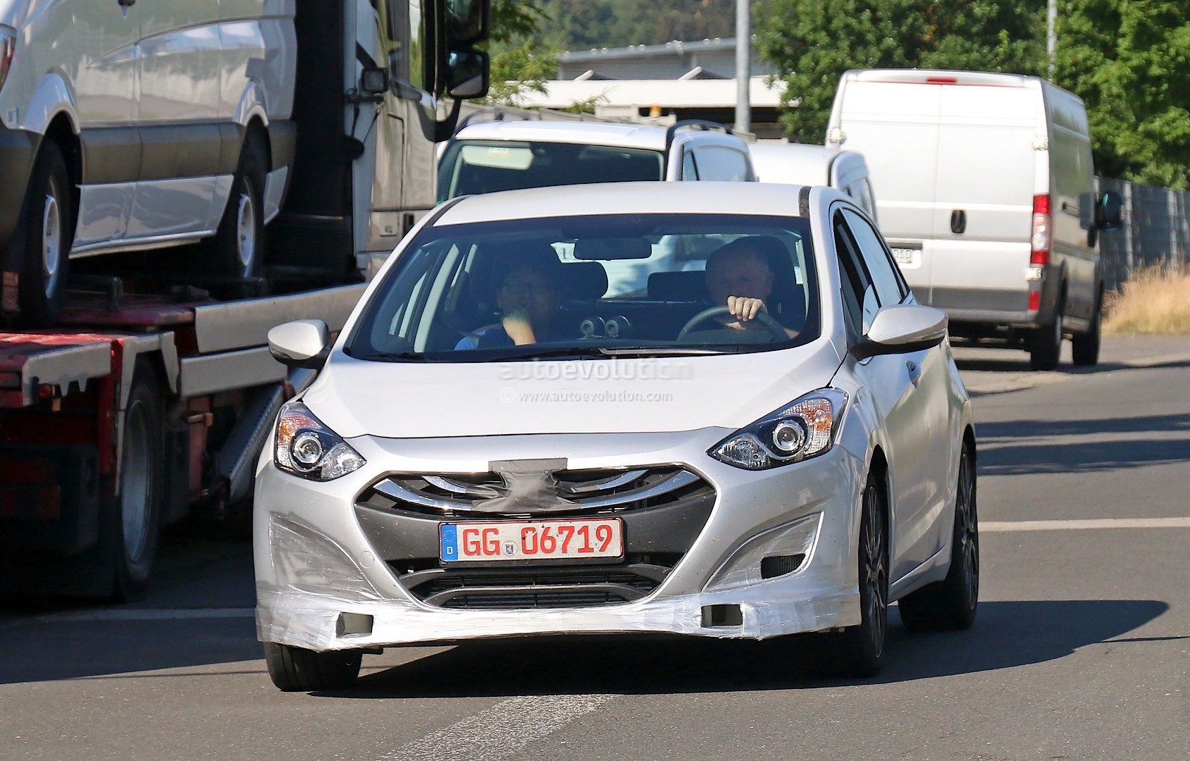 hyundai-i30-n-series-prototype-mule-spied-is-this-a-true-hot-hatch-photo-gallery_1.jpg