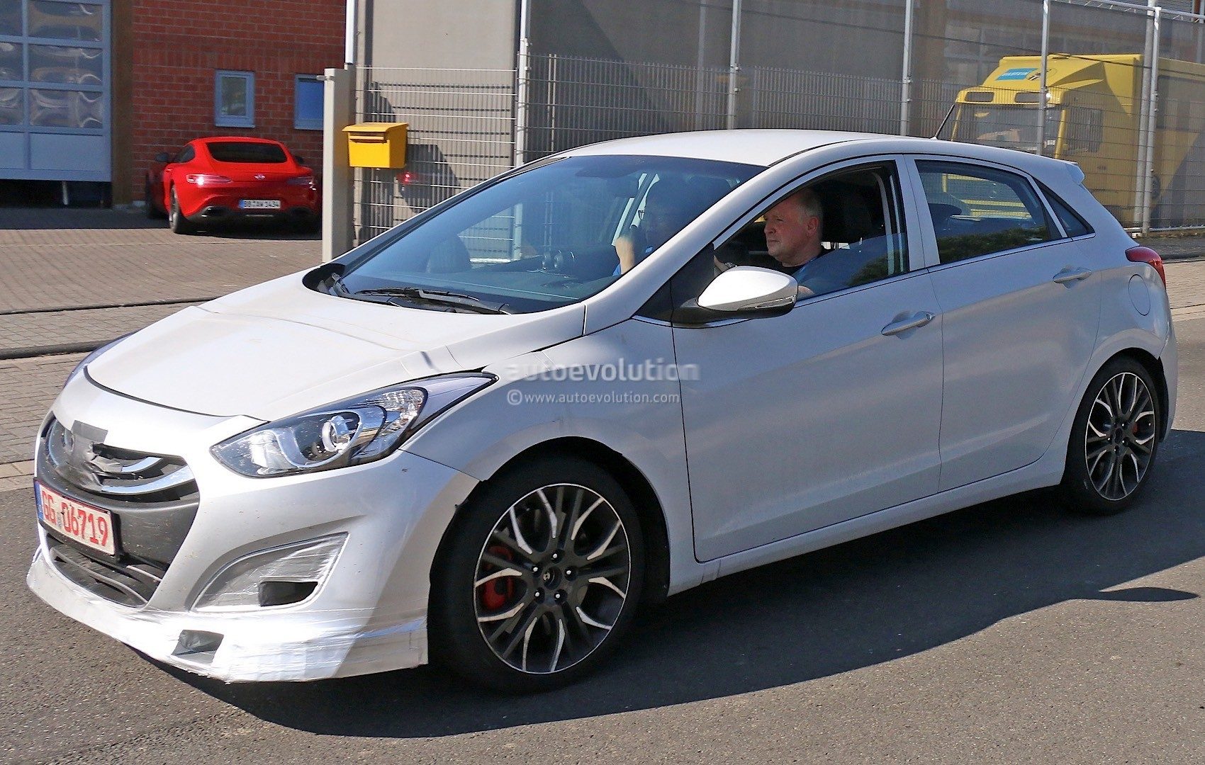 hyundai-i30-n-series-prototype-mule-spied-is-this-a-true-hot-hatch-photo-gallery_5.jpg