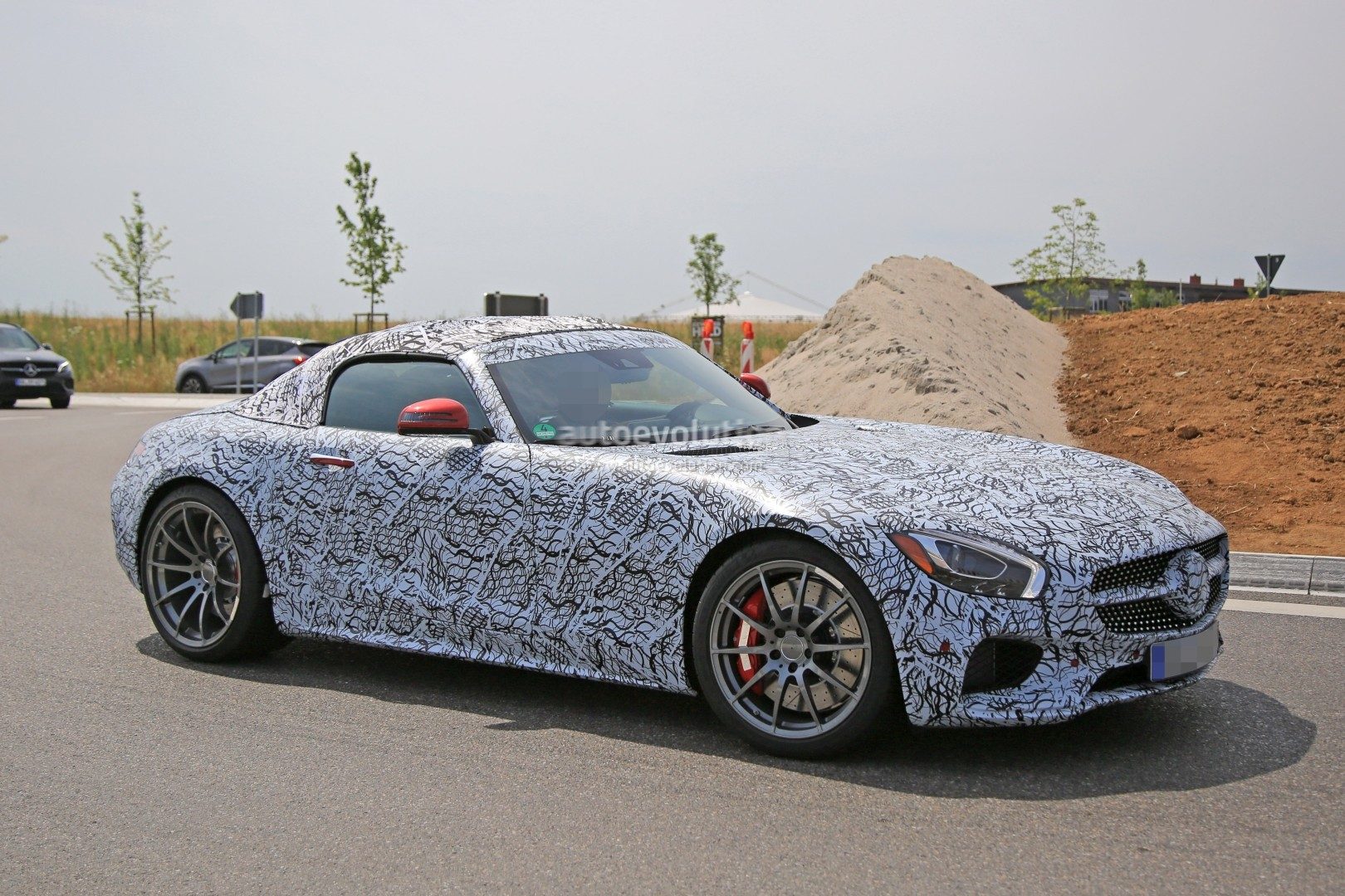 new-2017-mercedes-amg-gt-roadster-prototype-pics-confirm-mercedes-gt-master-plan_4.jpg