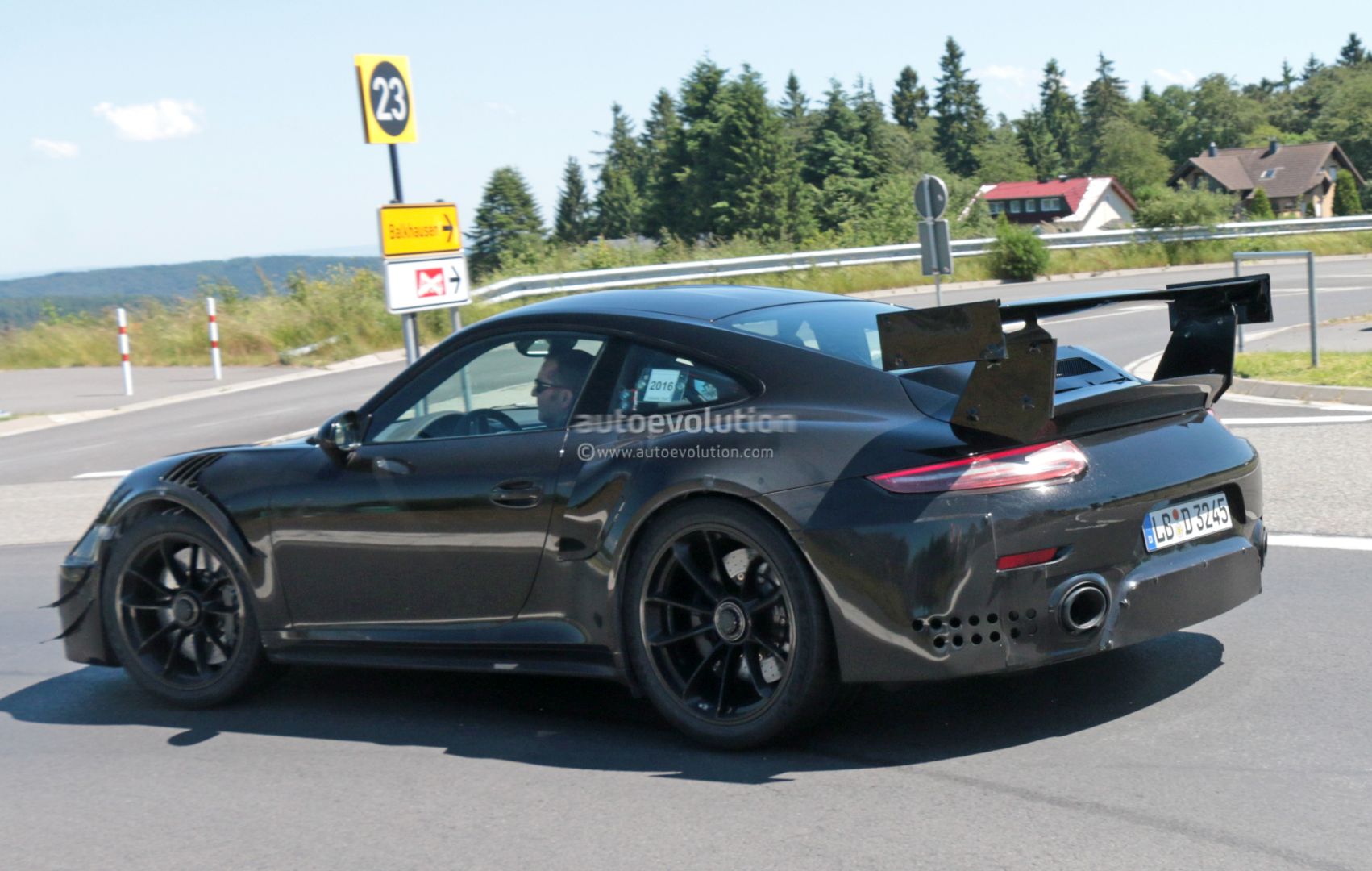 new-porsche-911-gt2-gt2-rs-spied-with-racecar-aero-expect-monstrous-ring-time_10.jpg