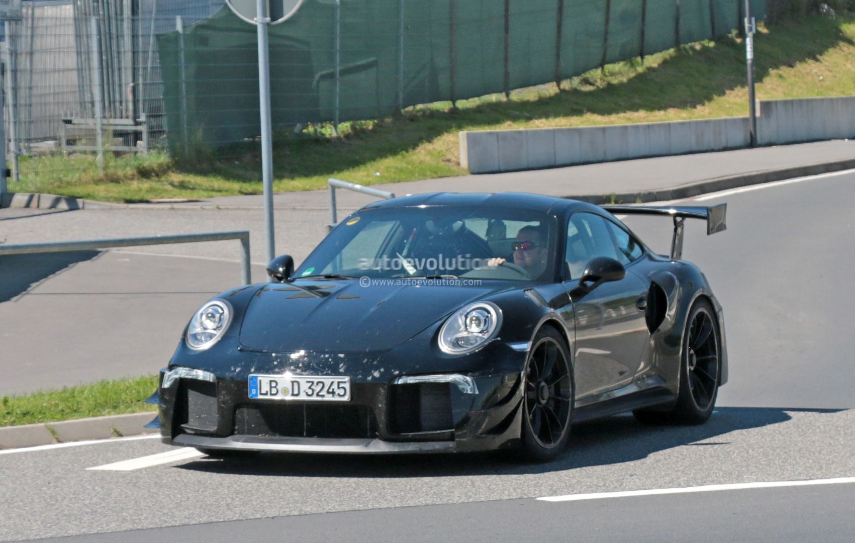 new-porsche-911-gt2-gt2-rs-spied-with-racecar-aero-expect-monstrous-ring-time_2.jpg