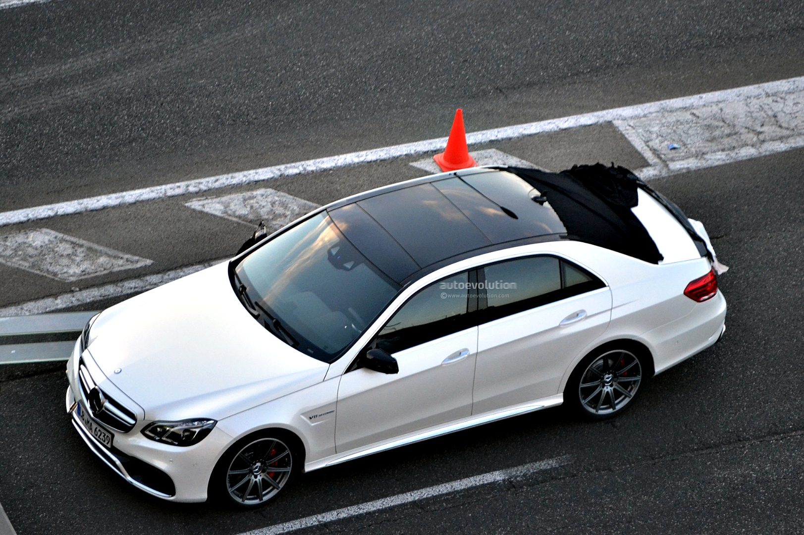 spyshots-2014-mercedes-benz-e-class-spotted-completely-uncovered_1.jpg