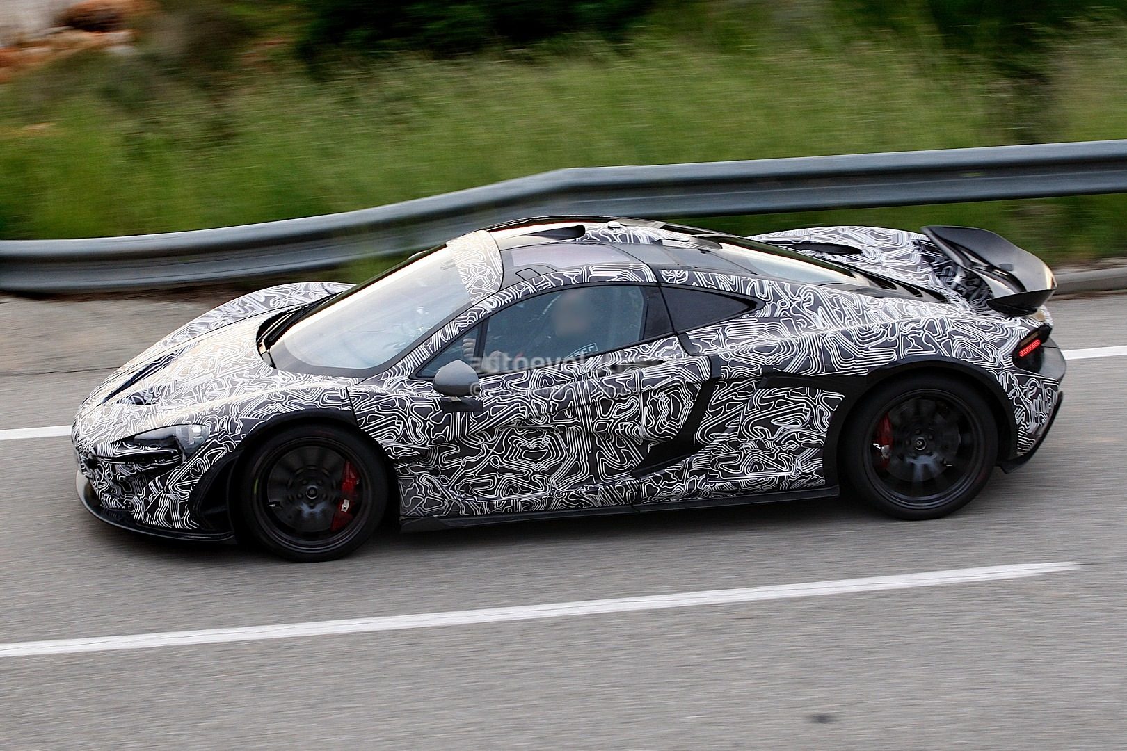 spyshots-mclaren-p1-spotted-testing-again_3.jpg