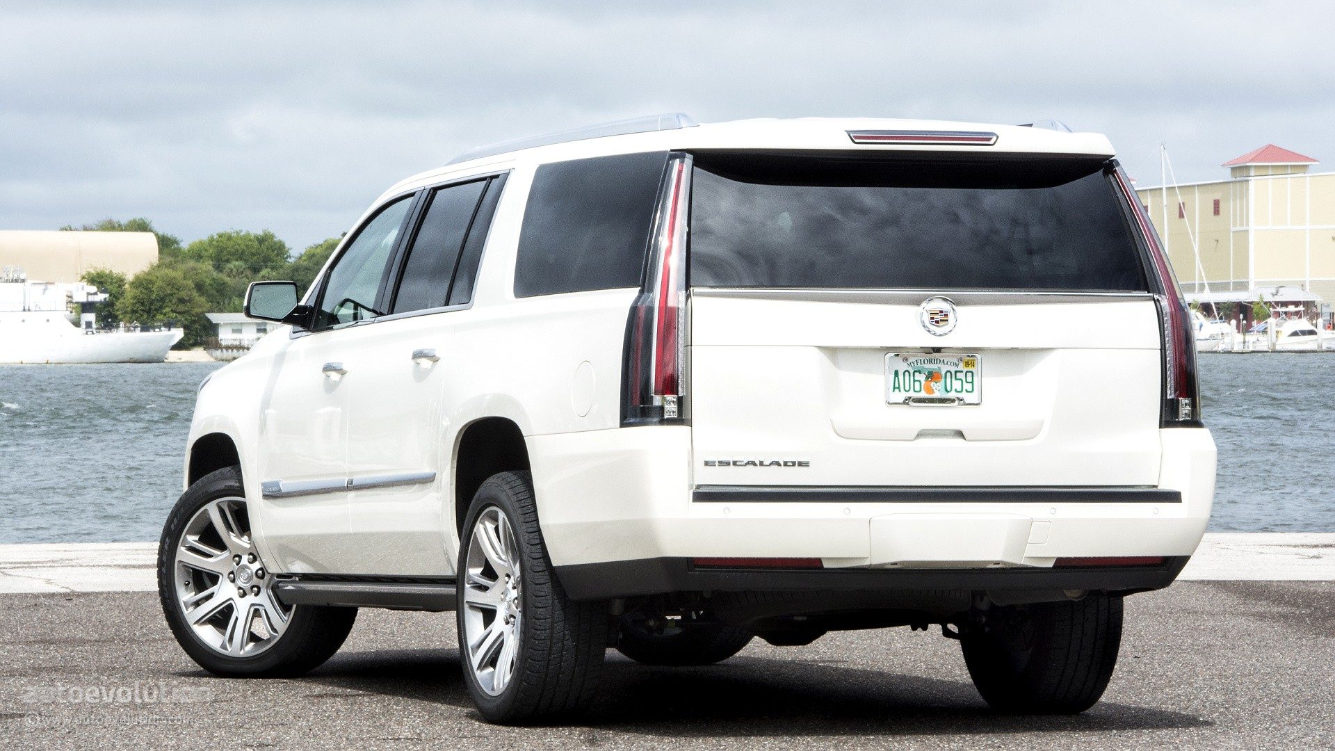 cadillac-escalade-review-2015_15.jpg