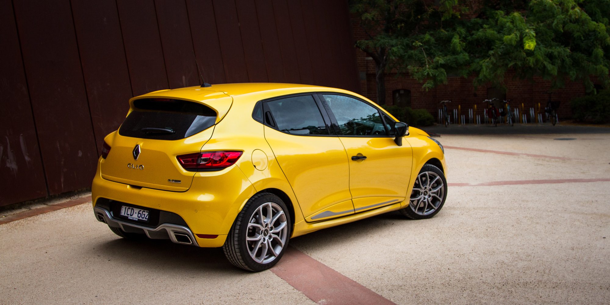 2015-renault-clio-RS-sport-hatch-37.jpg