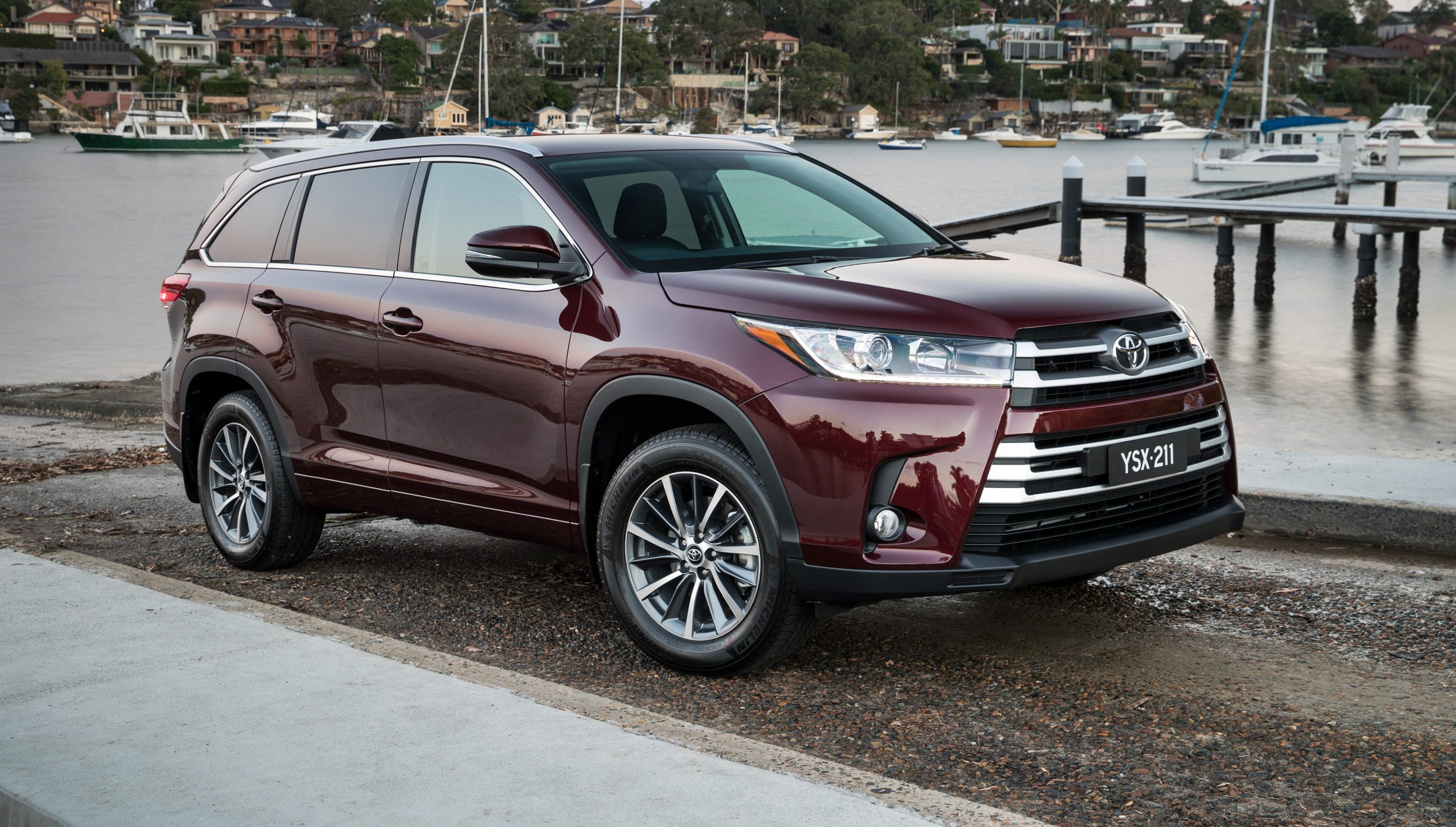 2017_toyota_kluger_australia_01.jpg