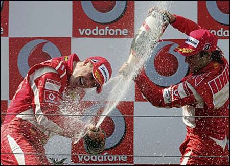 schu-massa-podium-champagne.jpg