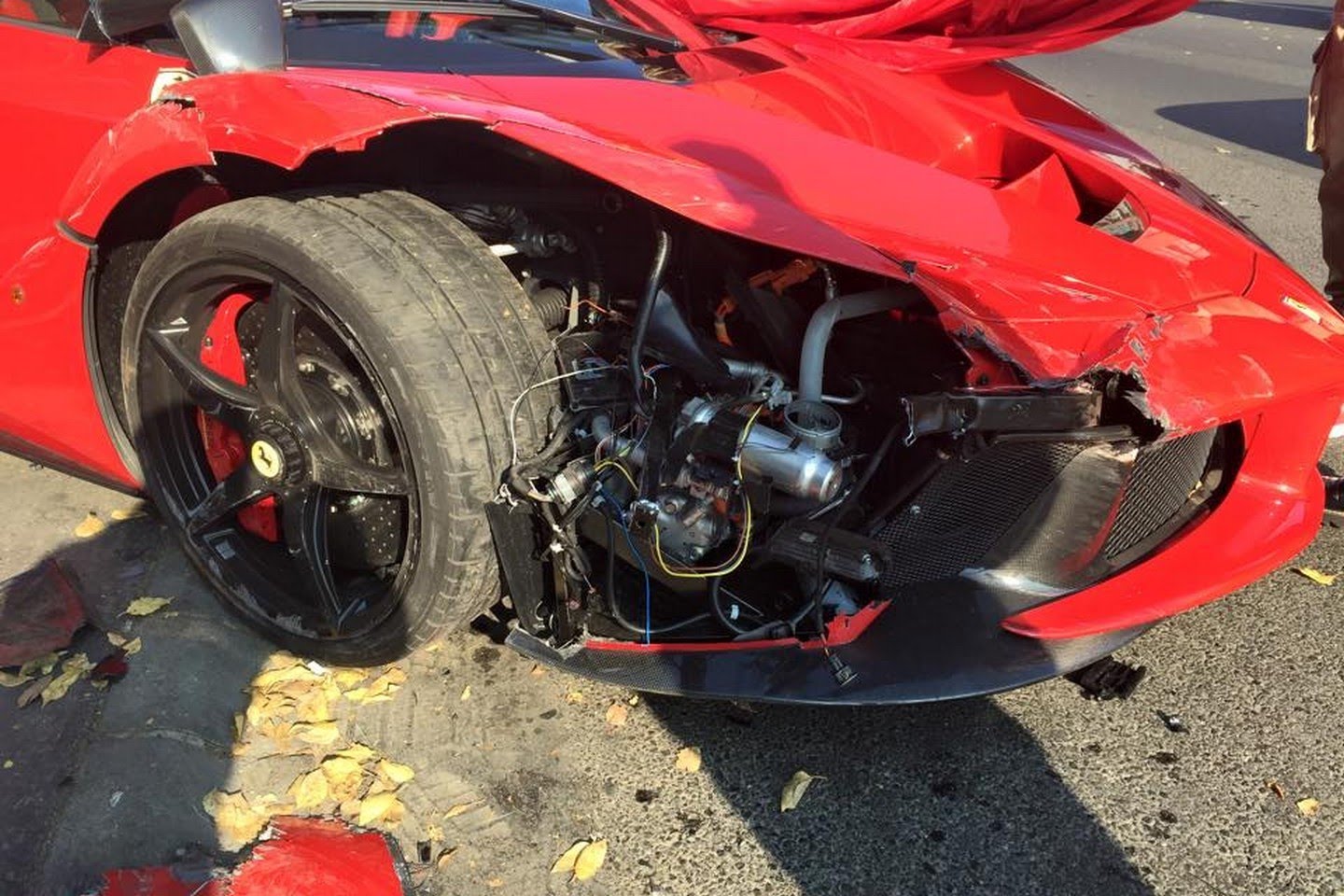 laferrari-wrecks-minutes-after-l.jpg