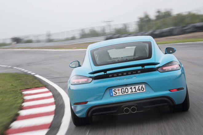 2017-Porsche-718-Cayman-S-rear-end-in-motion-660x440.jpg