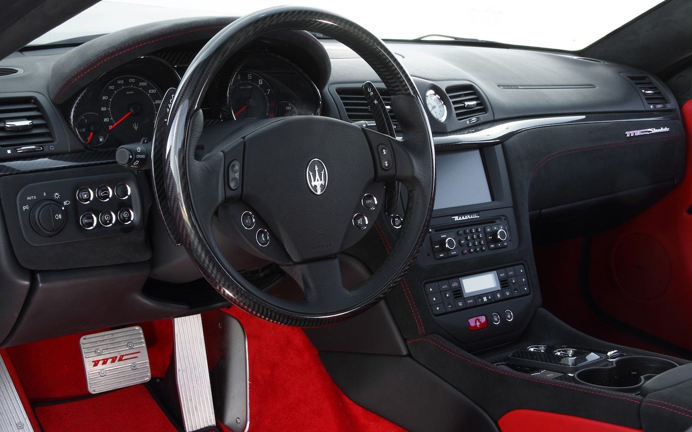 2012-maserati-granturismo-MC-stradale-steering-wheel.jpg