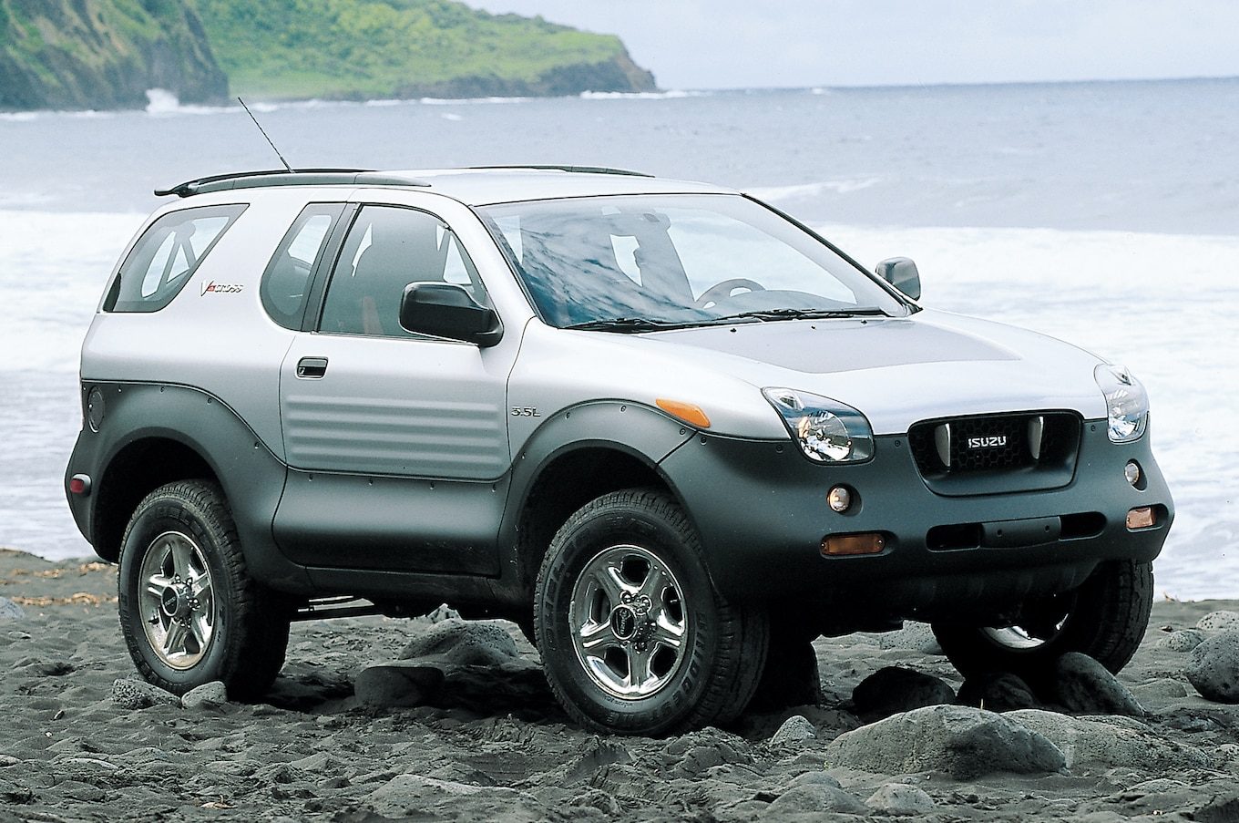 Isuzu-VehiCross-front-view.jpg