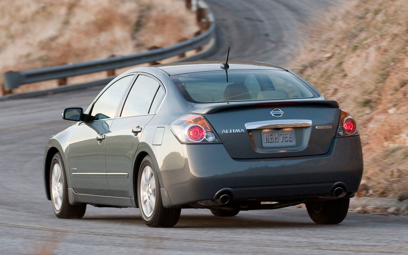 2011-nissan-altima-hybrid-rear-three-quarter.jpg