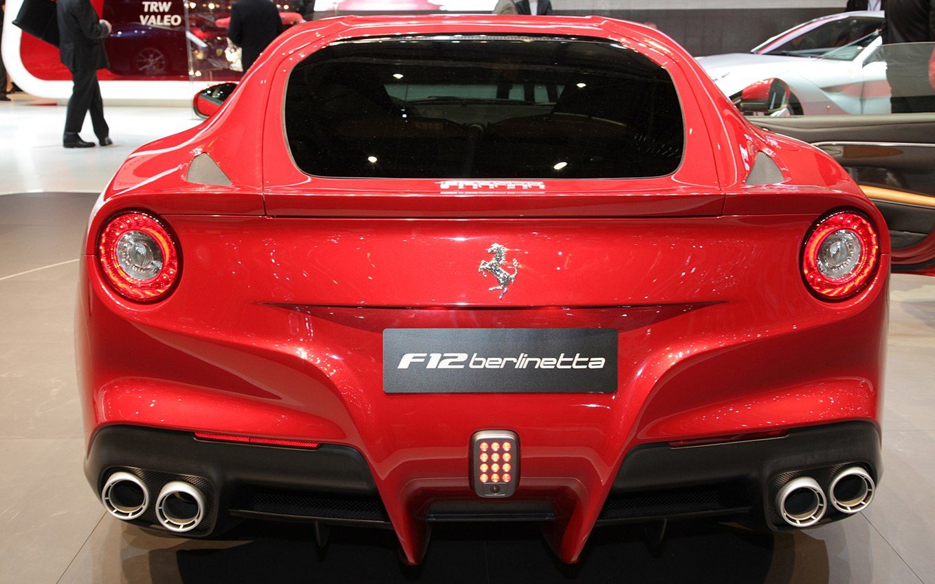 2013-Ferrari-F12-Berlinetta-rear-end-2.jpg