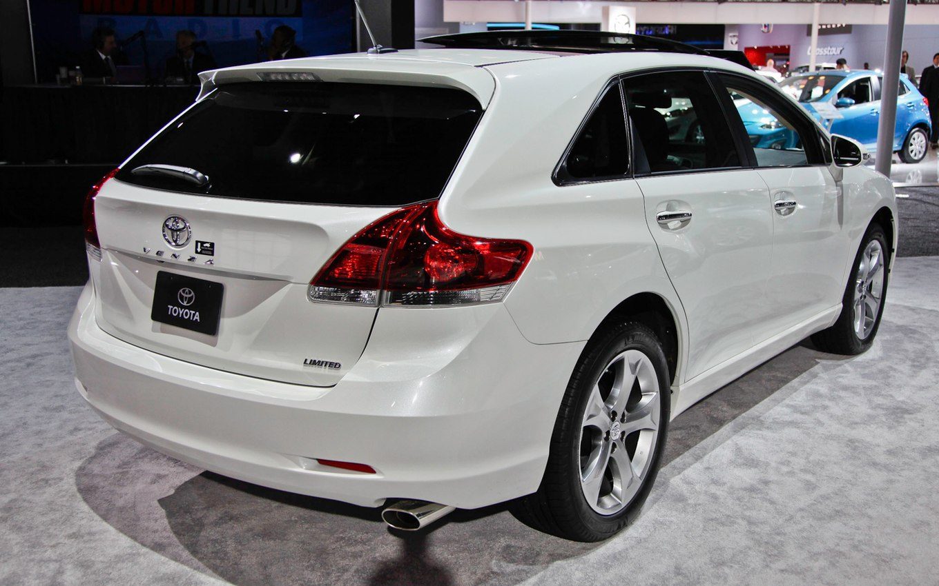 2013-Toyota-Venza-rear-three-quarters.jpg