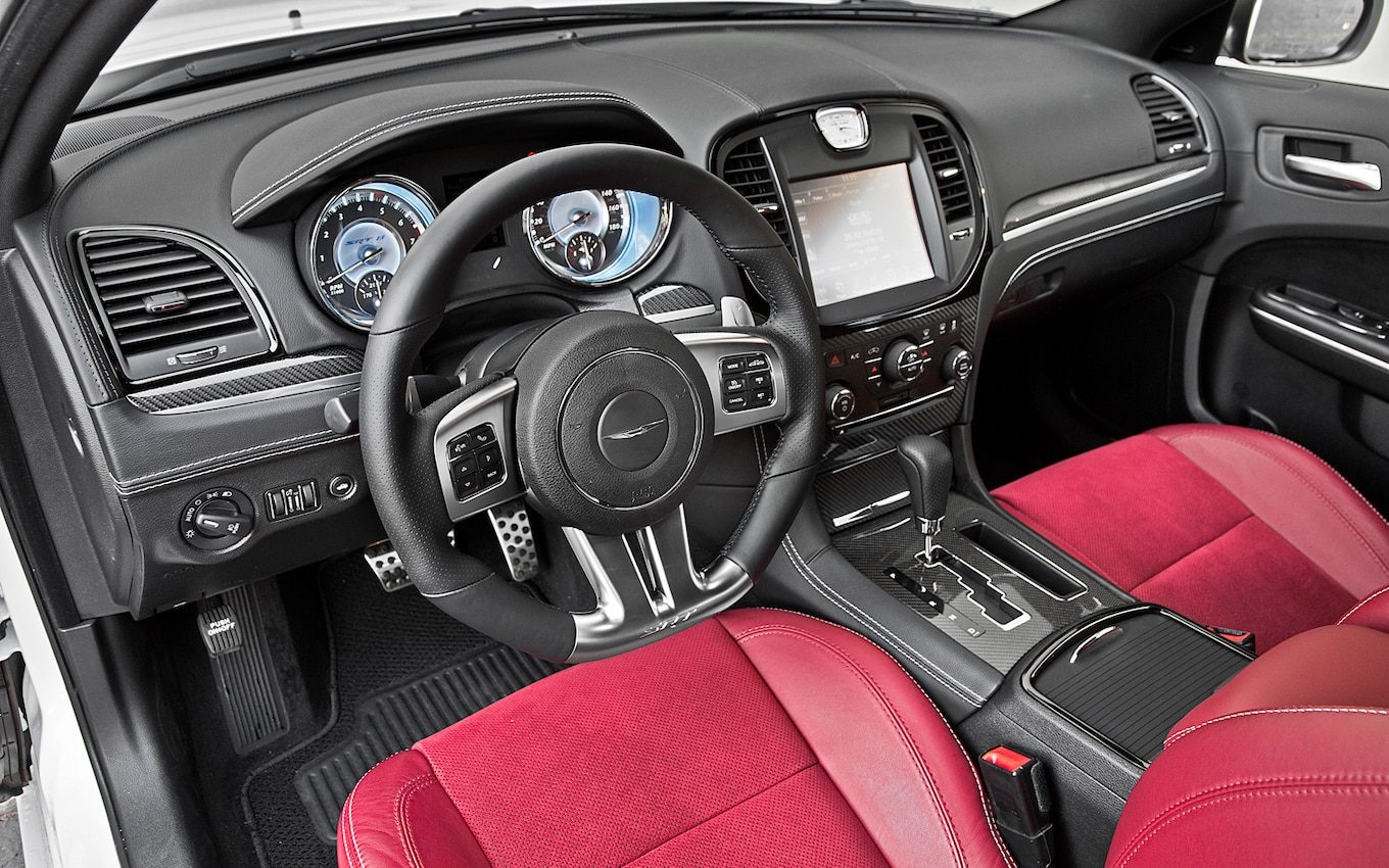 2013-Chrysler-300-SRT8-interior.jpg