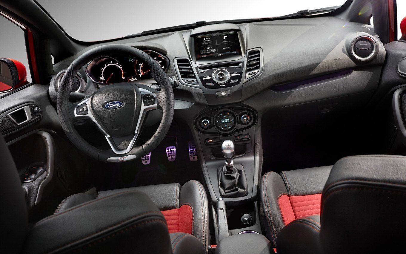 2014-Ford-Fiesta-ST-cockpit-2.jpg