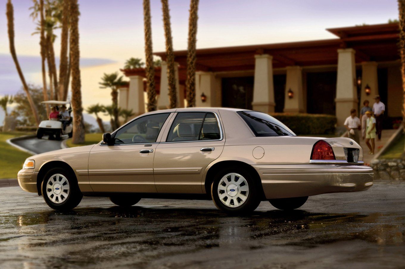 2006-ford-crown-victoria-left-side.jpg