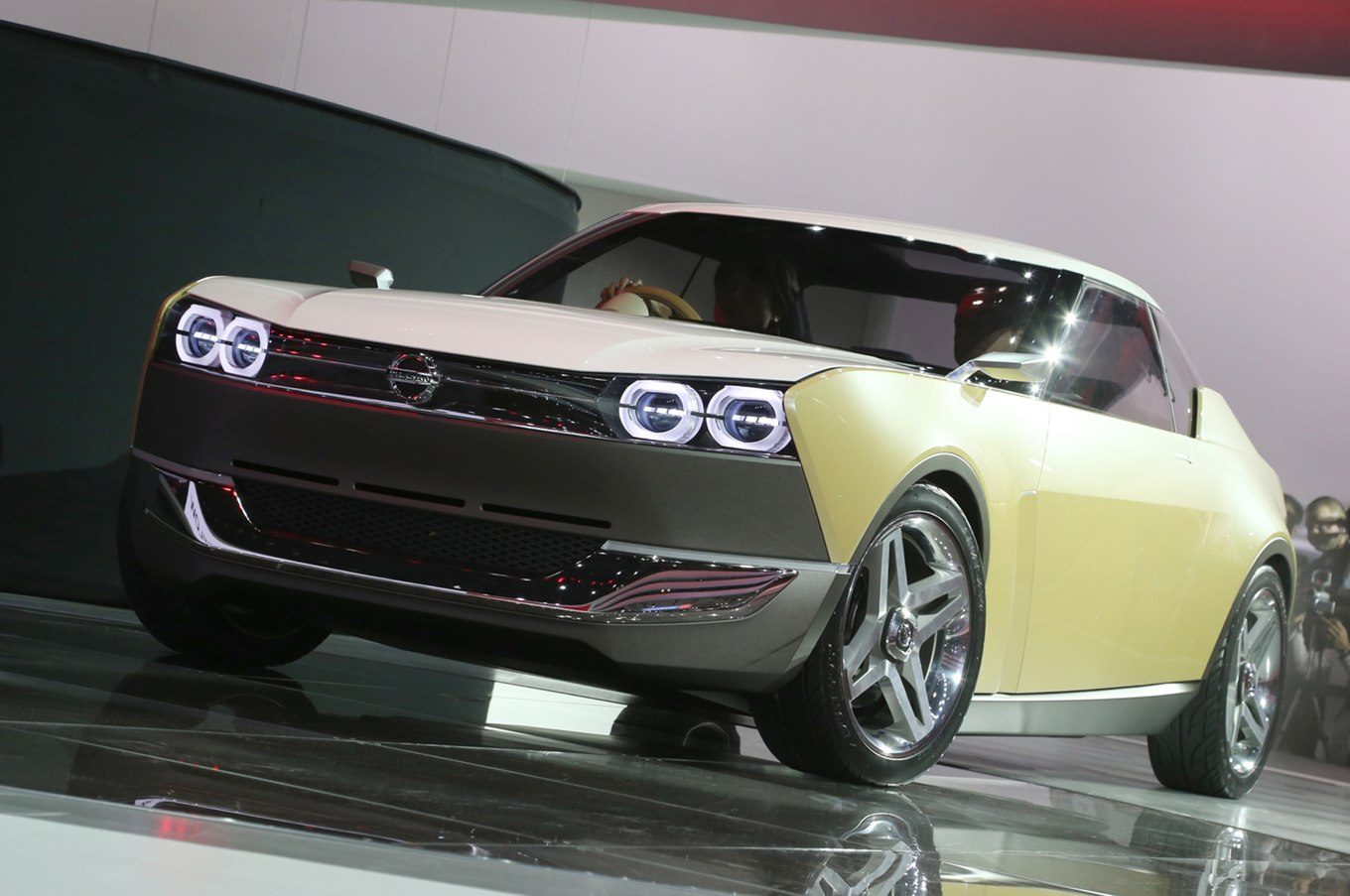 Nissan-IDx-Freeflow-Concept-front-three-quarters.jpg