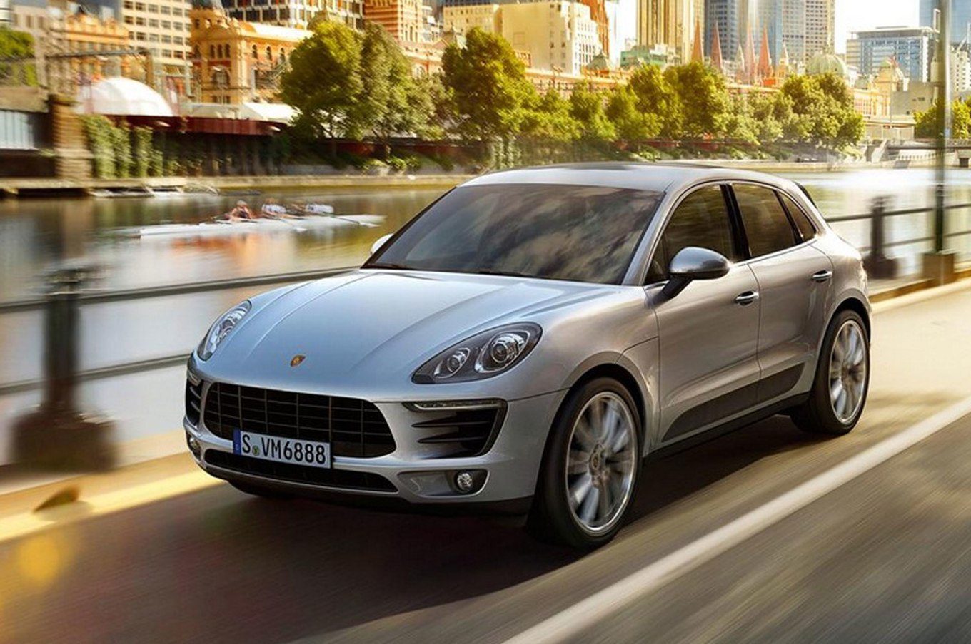 2015-Porsche-Macan-front-three-quarters-in-motion.jpg