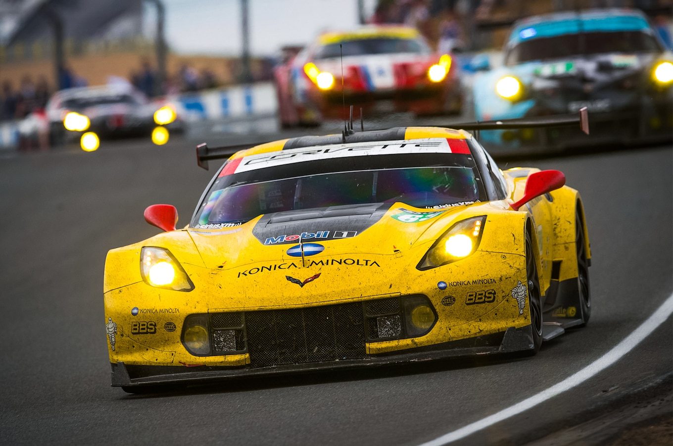 Chevrolet-Corvette-C7-R-with-Team-Chevy-Corvette-Racing-24-Hours-of-Le-Mans-front-end-in-motion-05.jpg