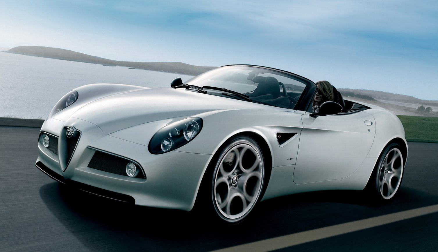 2009-alfa-romeo-8c-spider-pic-44279.jpeg