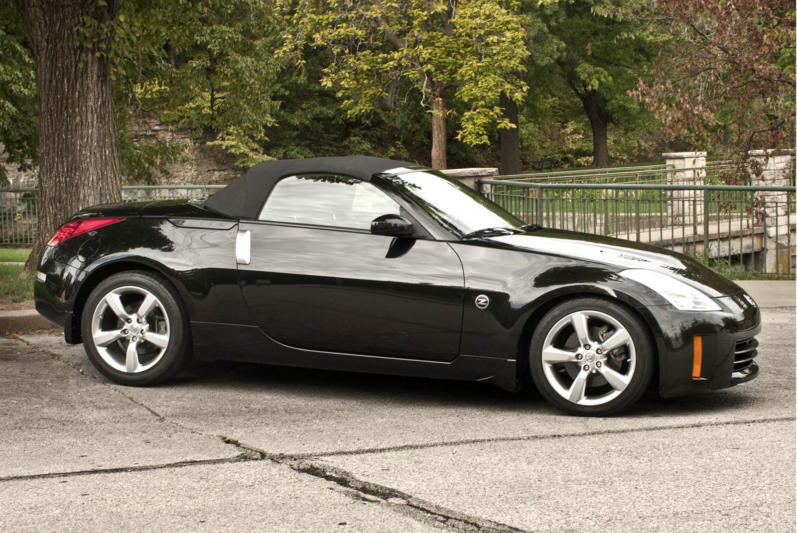 2009_nissan_350z_roadster_touring-pic-576666915237520994.jpeg